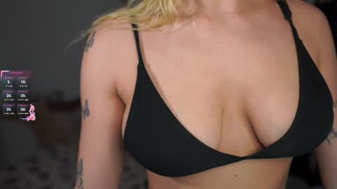 Snapshot of nicolette__shea_ chatting on 5, 12, 2024 nicolette__shea_ online show from 5, 12, 2024