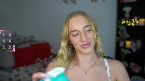 Snapshot of nicolette__shea_ chatting on 29, 12, 2024 nicolette__shea_ online show from 29, 12, 2024