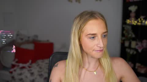 Snapshot of nicolette__shea_ chatting on 5, 1, 2025 nicolette__shea_ online show from 5, 1, 2025