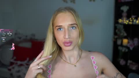 Snapshot of nicolette__shea_ chatting on 6, 1, 2025 nicolette__shea_ online show from 6, 1, 2025