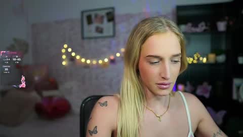 Snapshot of nicolette__shea_ chatting on 11, 2, 2025 nicolette__shea_ online show from 11, 2, 2025