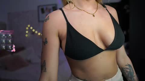 Snapshot of nicolette__shea_ chatting on 19, 2, 2025 nicolette__shea_ online show from 19, 2, 2025