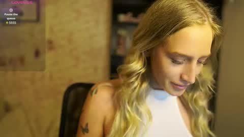 Snapshot of nicolette__shea_ chatting on 18, 10, 2025 nicolette__shea_ online show from 18, 10, 2025