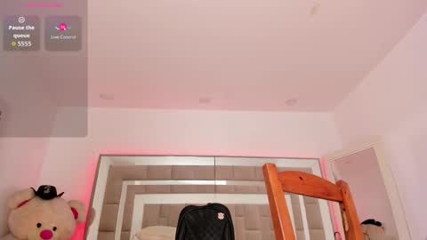 Nicolle online show from 15, 10, 2025