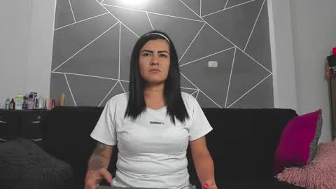 nicolle gomes online show from 6, 3, 2026