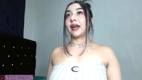 Snapshot of nicolle_sabinas chatting on 29, 10, 2025 Nicolle online show from 29, 10, 2025