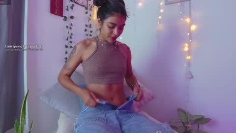 Snapshot of nicolle_swt chatting on 15, 5, 2026 Nicolle online show from 15, 5, 2026