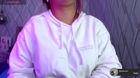 Nicolle Miley online show from 12, 3, 2025