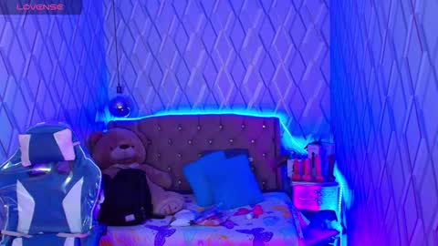 Nicolle Miley online show from 29, 10, 2025