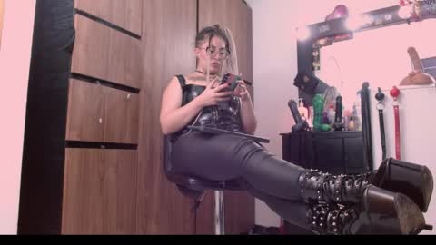nicolmiss online show from 15, 5, 2026