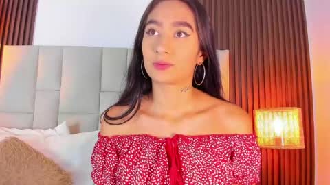 Snapshot of nicolqueen_ chatting on 8, 5, 2026 NICOL online show from 8, 5, 2026