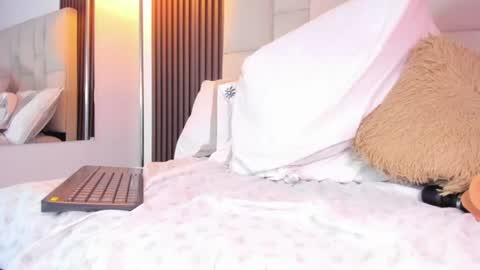 Snapshot of nicolqueen_ chatting on 6, 7, 2026 NICOL online show from 6, 7, 2026