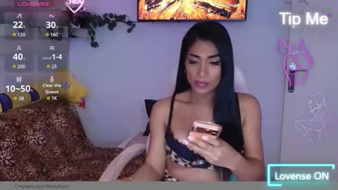 Snapshot of niickylovee chatting on 4, 3, 2026 Nicolle Bustamante online show from 4, 3, 2026