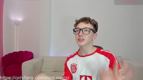 Snapshot of niico_18 chatting on 30, 12, 2024 Nicolas Mucci online show from 30, 12, 2024