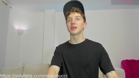 Snapshot of niico_18 chatting on 1, 2, 2025 Nicolas Mucci online show from 1, 2, 2025