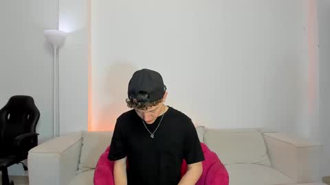 Snapshot of niico_18 chatting on 28, 2, 2025 Nicolas Mucci online show from 28, 2, 2025