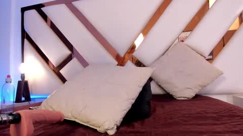 Nicolle  online show from 18, 4, 2026