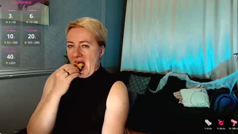 Snapshot of nika_smit chatting on 2, 11, 2025 Nika online show from 2, 11, 2025