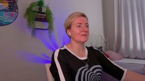 Snapshot of nika_smit chatting on 8, 11, 2025 Nika online show from 8, 11, 2025