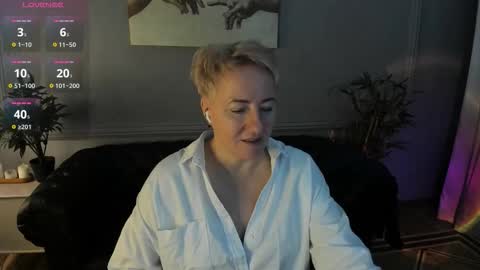 Snapshot of nika_smit chatting on 15, 11, 2025 Nika online show from 15, 11, 2025