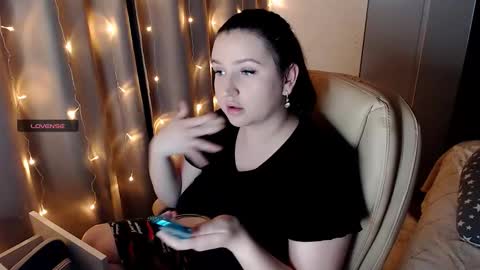 Snapshot of nikaking22 chatting on 19, 12, 2025 nikaking22 online show from 19, 12, 2025