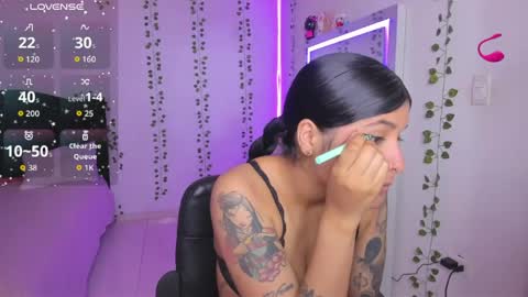 Snapshot of nikibryce_ chatting on 8, 5, 2026 Niki online show from 8, 5, 2026