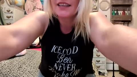 Snapshot of nikki32313 chatting on 6, 5, 2026 nikki32313 online show from 6, 5, 2026