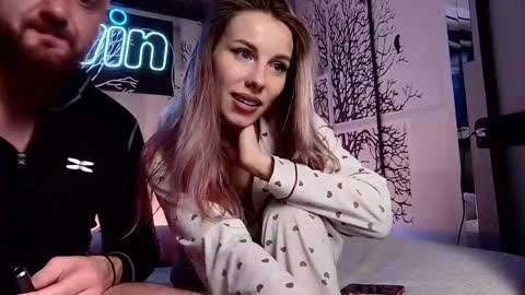 nikki7377 online show from 12, 3, 2025