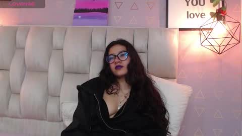 Snapshot of nikki_333 chatting on 15, 12, 2024 Nilly online show from 15, 12, 2024