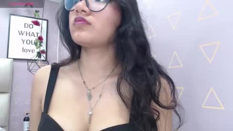Snapshot of nikki_333 chatting on 22, 12, 2024 Nilly online show from 22, 12, 2024