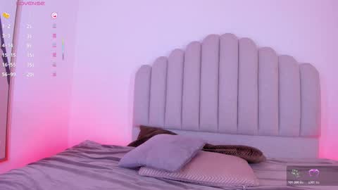 Snapshot of nikki_angel_ chatting on 4, 12, 2025 NIkki Angel online show from 4, 12, 2025