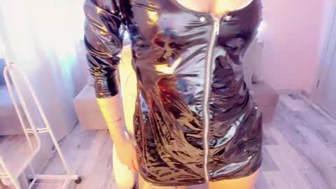 Snapshot of nikki_blondiee chatting on 9, 1, 2025 nikki_blondiee online show from 9, 1, 2025