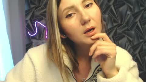 Snapshot of nikkikiss___ chatting on 19, 6, 2026 nikkikiss___ online show from 19, 6, 2026