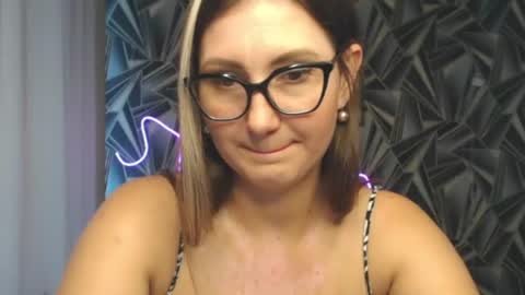 Snapshot of nikkikiss___ chatting on 25, 6, 2026 nikkikiss___ online show from 25, 6, 2026