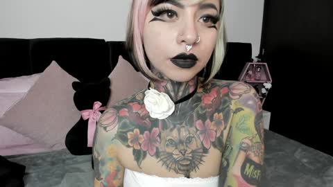 Nikki Ramone   online show from 8, 1, 2025