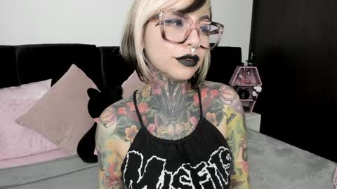 Nikki Ramone   online show from 13, 1, 2025