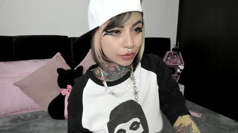 Nikki Ramone   online show from 22, 1, 2025