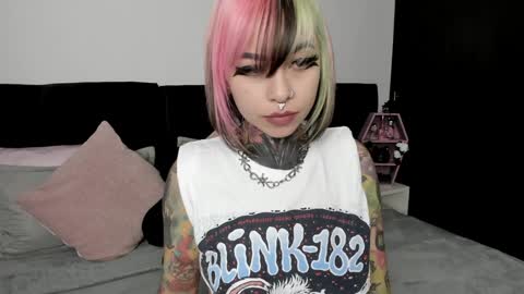 Nikki Ramone   online show from 3, 2, 2025