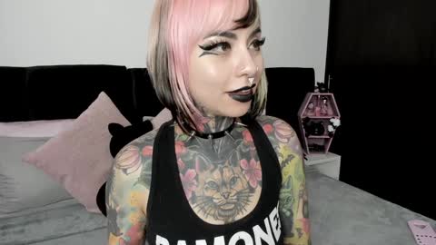 Nikki Ramone   online show from 7, 2, 2025