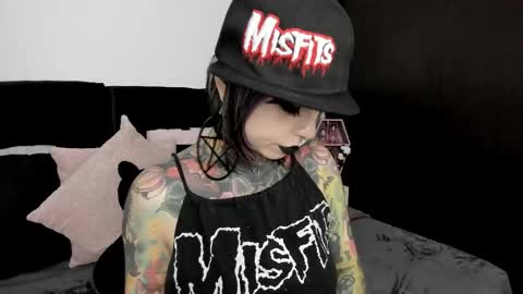 Nikki Ramone   online show from 27, 2, 2025