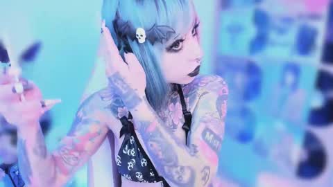 Nikki Ramone   online show from 1, 11, 2025