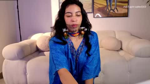 Snapshot of nikol_je chatting on 3, 5, 2026 Nicole cam online show from 3, 5, 2026