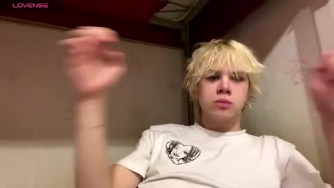 Snapshot of nikolasbucks chatting on 19, 12, 2025 nikolasbucks online show from 19, 12, 2025