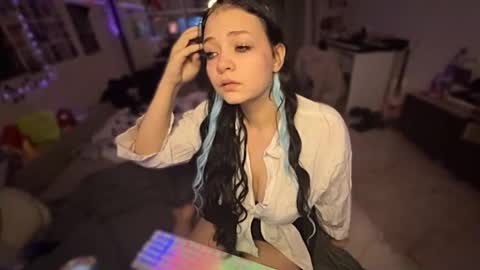 Snapshot of nikoli_naw chatting on 28, 10, 2025 nikoli_naw online show from 28, 10, 2025