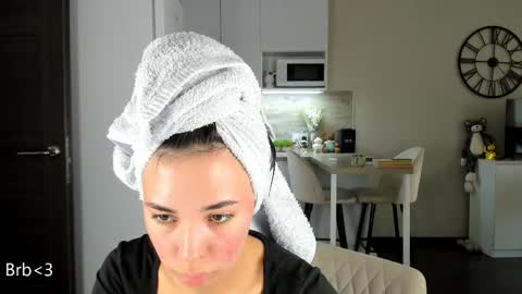 Snapshot of nilliluv chatting on 27, 4, 2026 Bella online show from 27, 4, 2026