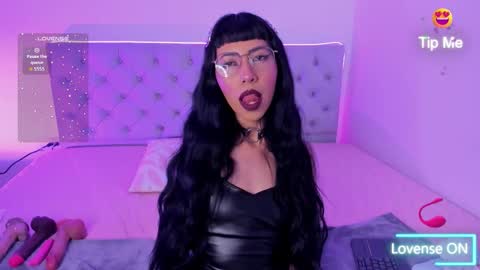 Nina Fox  online show from 20, 10, 2025