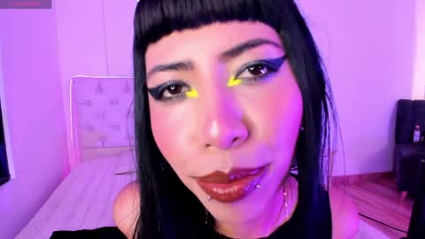 Nina Fox  online show from 3, 6, 2026