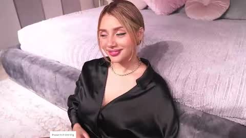Snapshot of nina_mon chatting on 11, 7, 2026 Angie online show from 11, 7, 2026