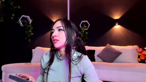  Heyyy guys Im Ninas crazy  online show from 5, 3, 2025