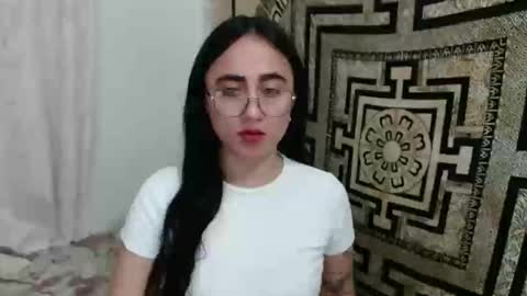 Snapshot of ninakravtz chatting on 7, 1, 2025 N I N A online show from 7, 1, 2025